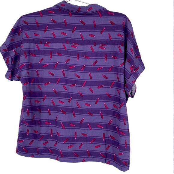 Lularoe Purple Pink and Red Lipstick Allover Print Short Sleeve Amy Top - Picture 3 of 6